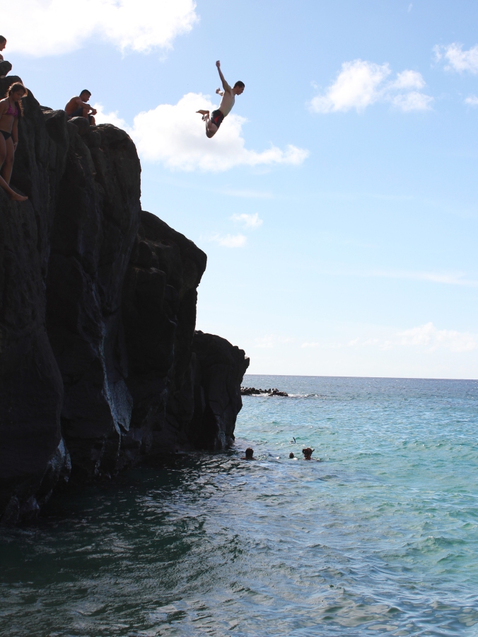 Cliff Jumping Waimea Bay